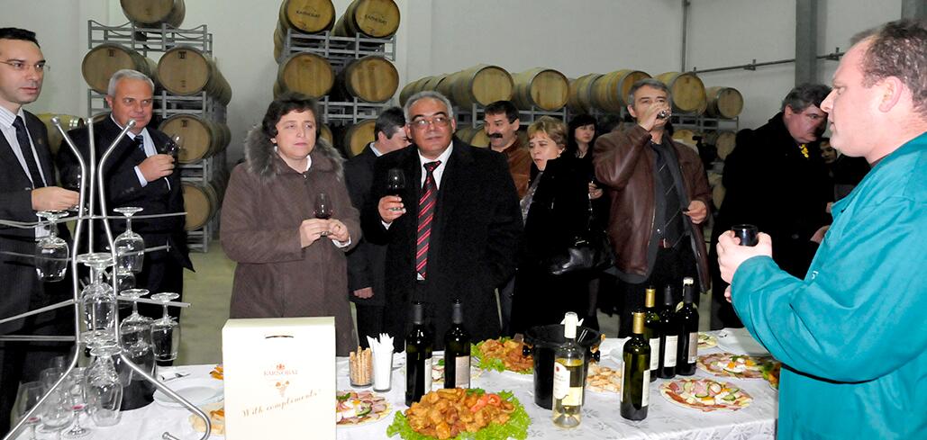 Кметове от цялата страна посетиха "ВИНПРОМ КАРНОБАТ"